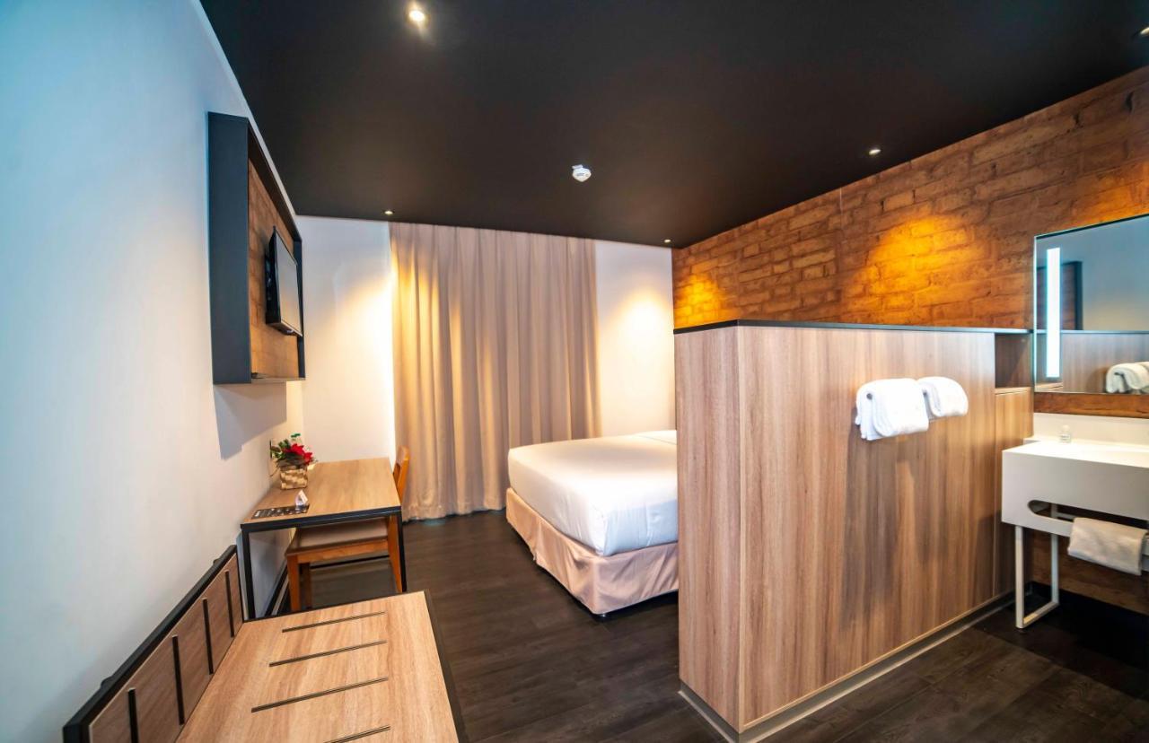 Onomo Hotel Дуала Экстерьер фото