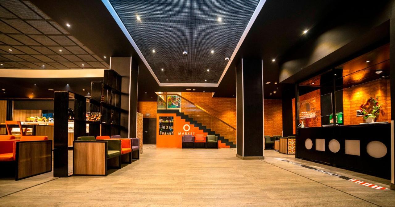 Onomo Hotel Дуала Экстерьер фото