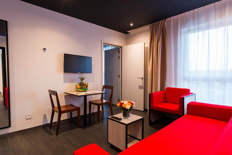 Onomo Hotel Дуала Экстерьер фото